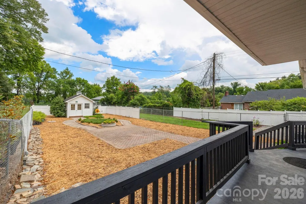 4295 Brevard Road Horse Shoe, NC 28742