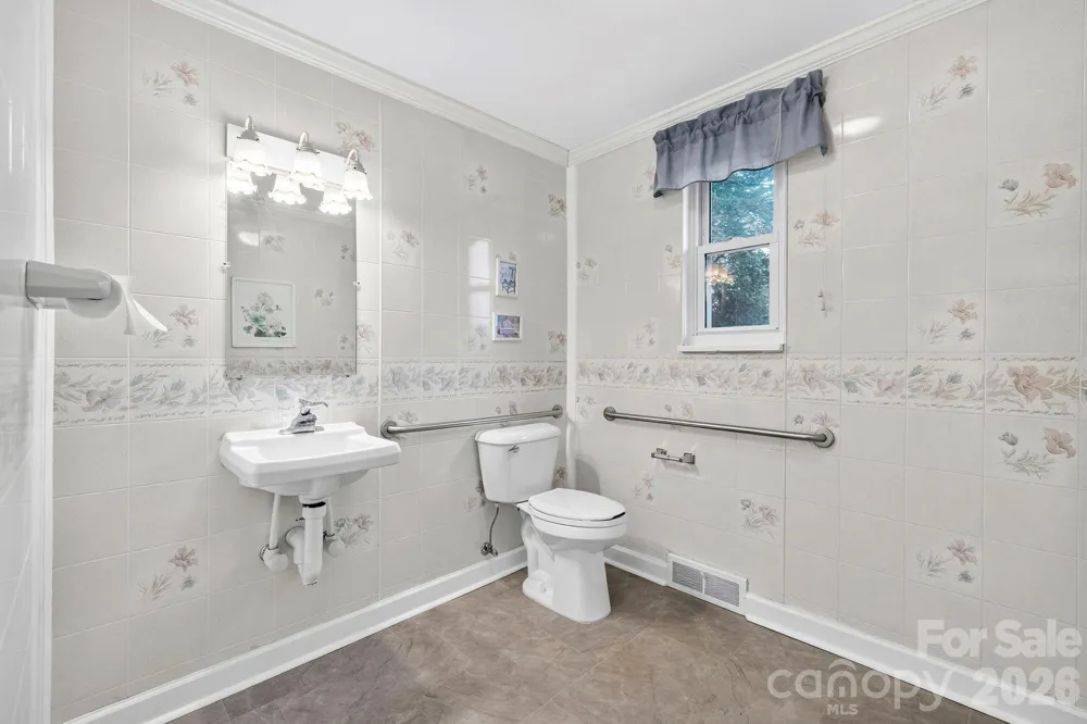 4295 Brevard Road Horse Shoe, NC 28742