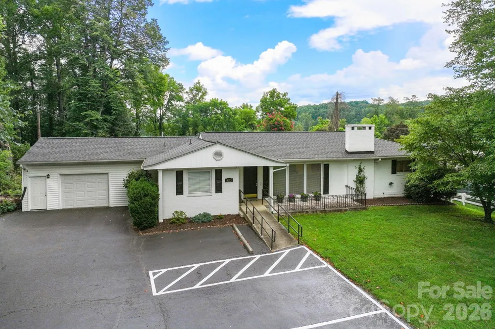 4295 Brevard Road Horse Shoe, NC 28742