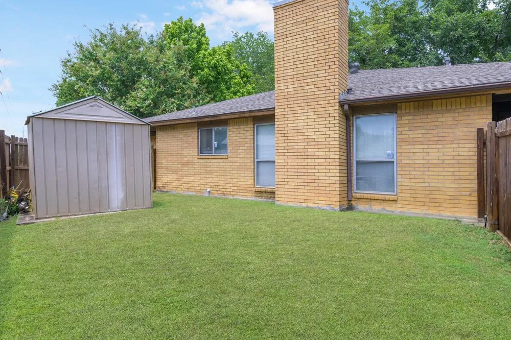 2114 Valleywood Drive Arlington, TX 76013