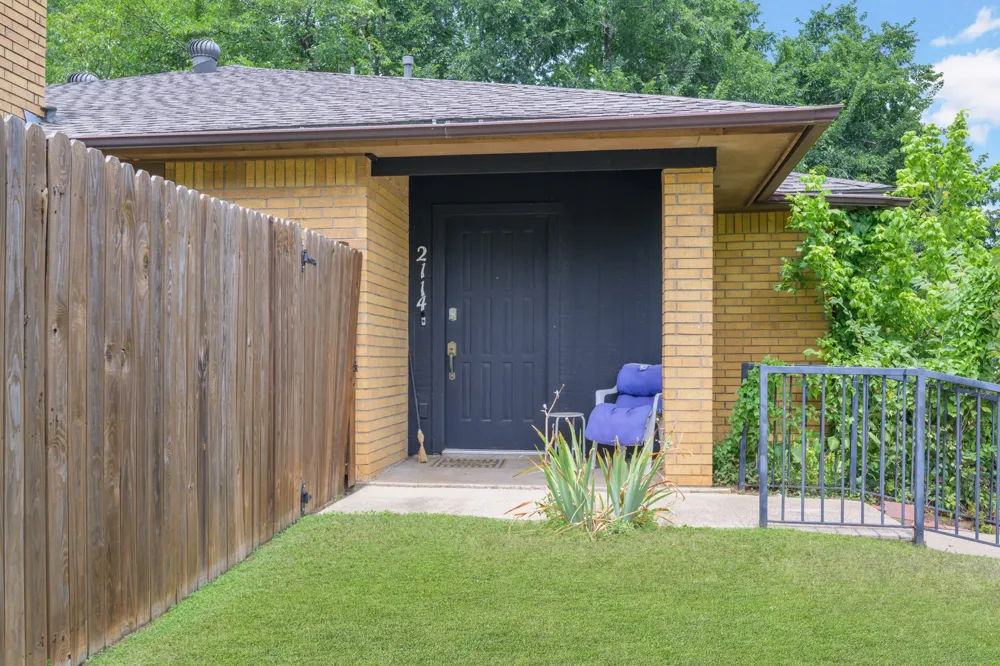 2114 Valleywood Drive Arlington, TX 76013