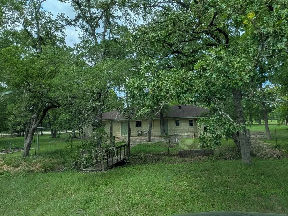 1139 County Rd 403 Anderson, TX 77830