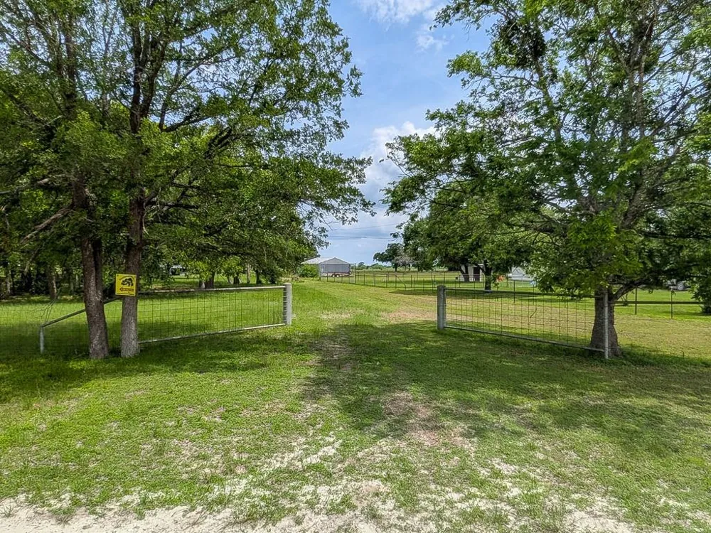 1139 County Rd 403 Anderson, TX 77830