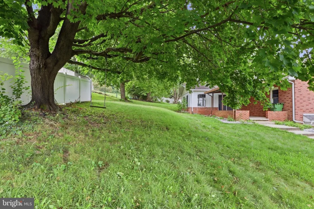 520 WOODLAND VIEW DRIVE York, PA 17406