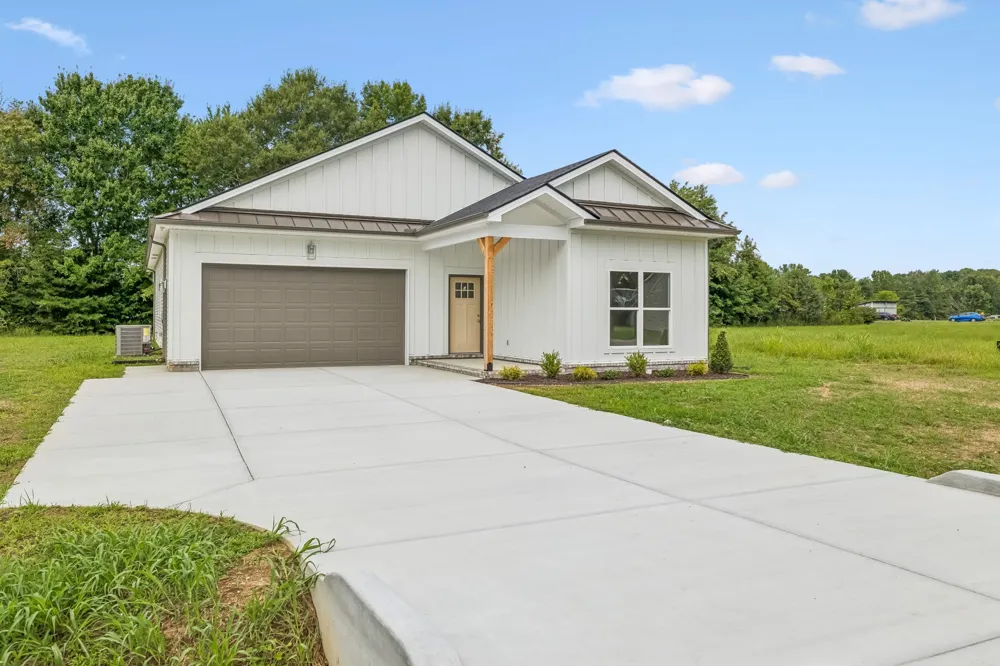 328 Villa St Smithville, TN 37166
