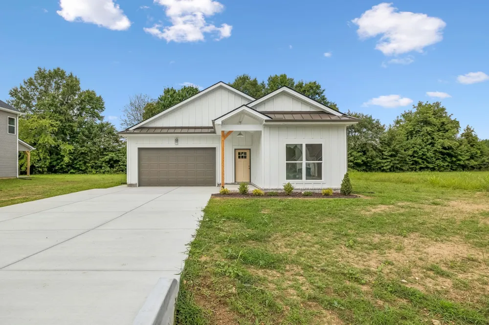 328 Villa St Smithville, TN 37166