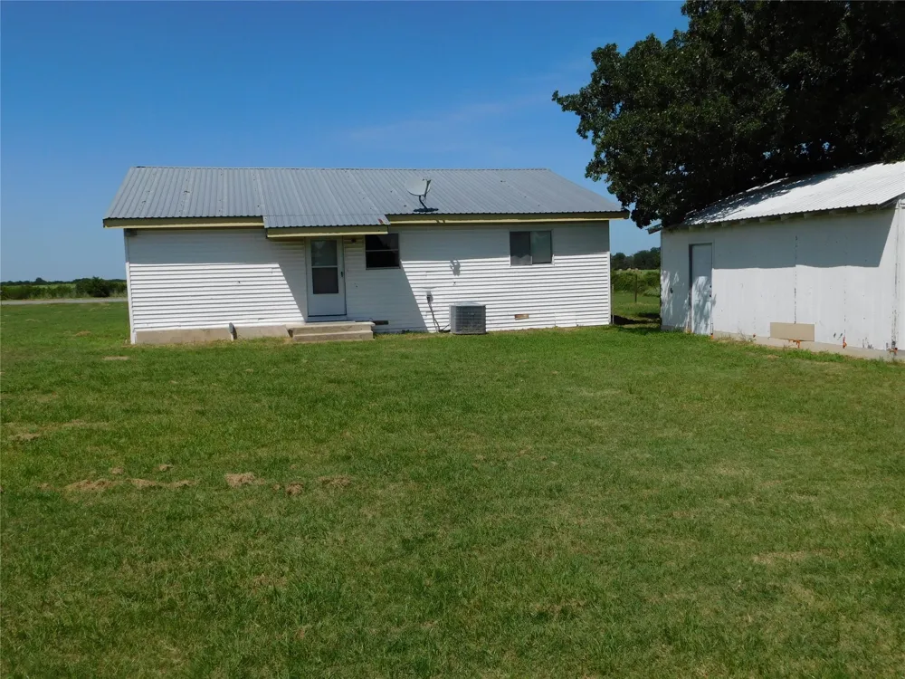 5401 Hwy 36 Comanche, TX 76442