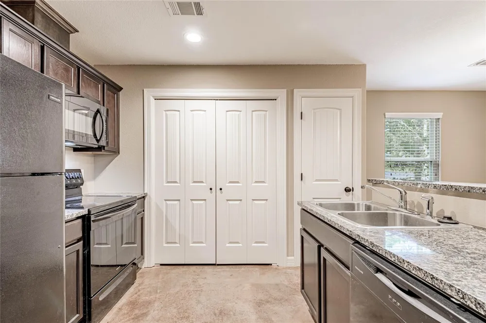 2002 20th Street #402 Huntsville, TX 77340