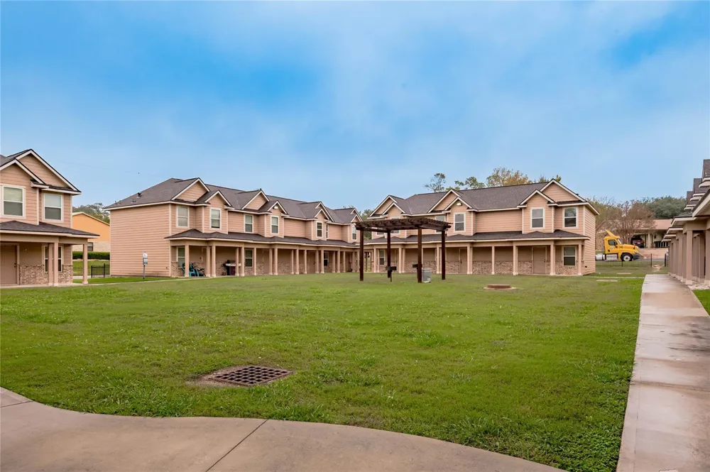 2002 20th Street #402 Huntsville, TX 77340