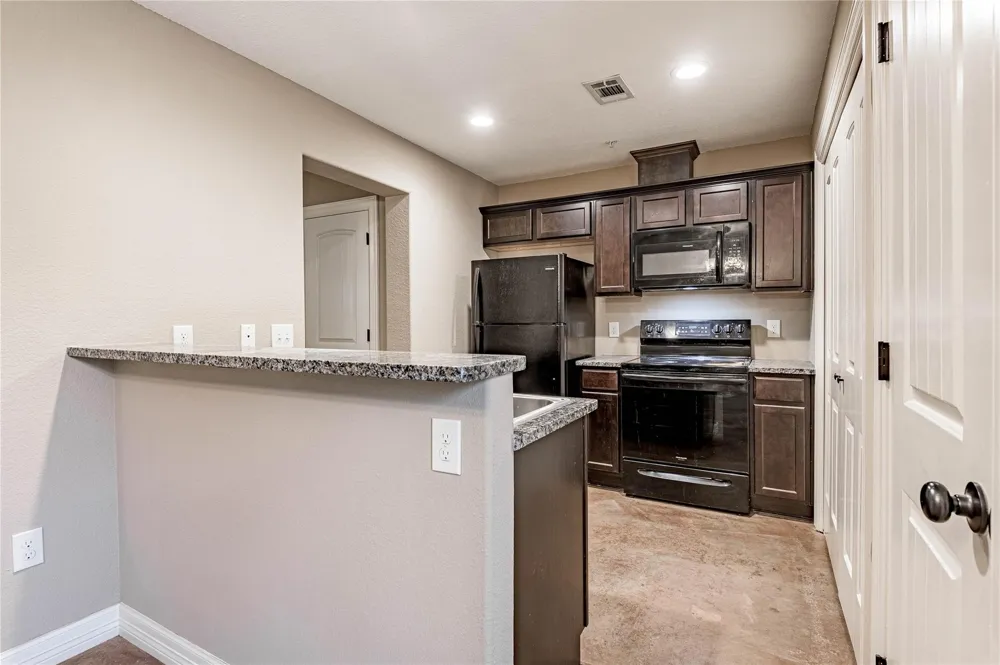 2002 20th Street #402 Huntsville, TX 77340