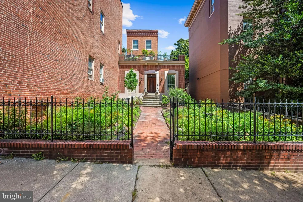 16 W READ STREET Baltimore, MD 21201