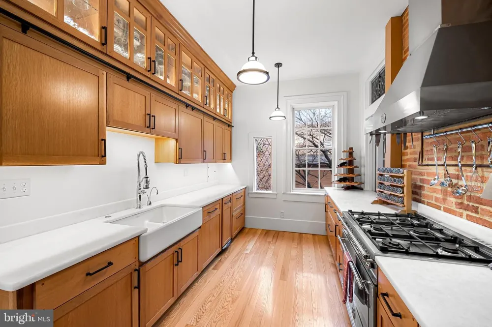 16 W READ STREET Baltimore, MD 21201