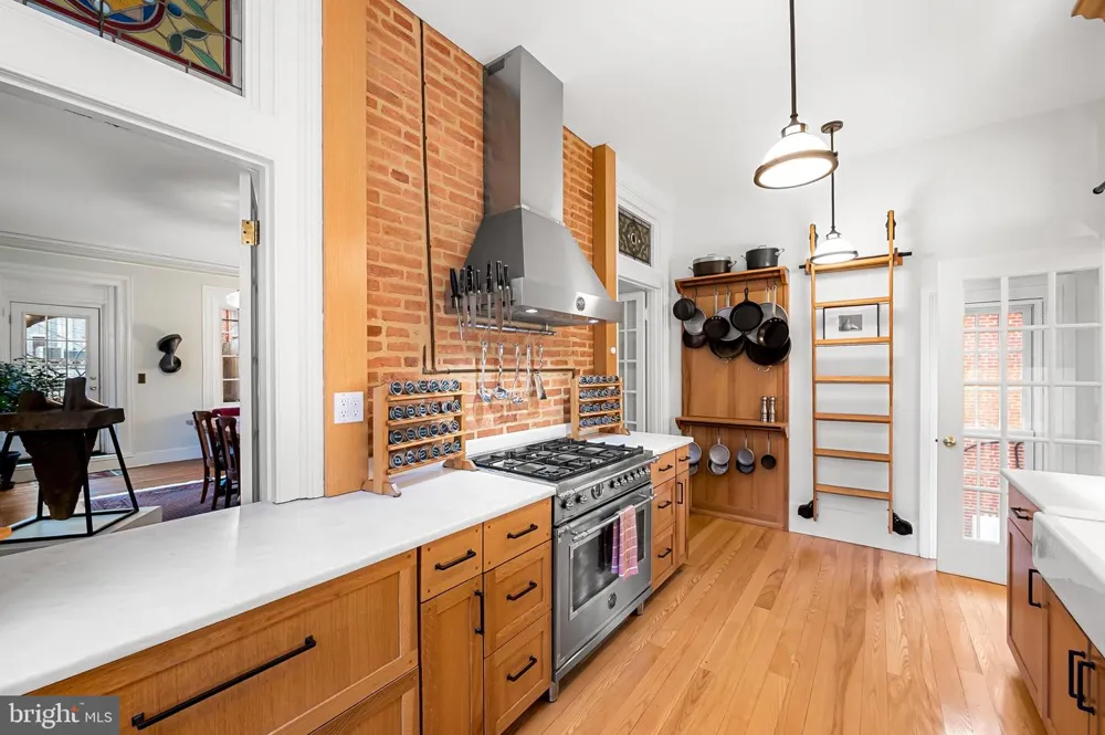16 W READ STREET Baltimore, MD 21201