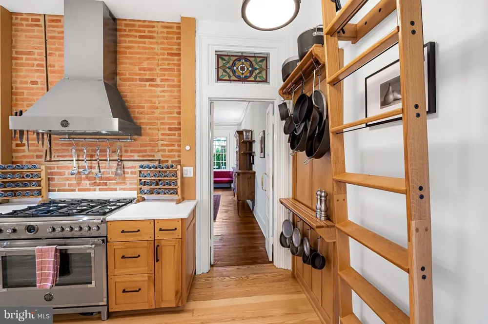 16 W READ STREET Baltimore, MD 21201
