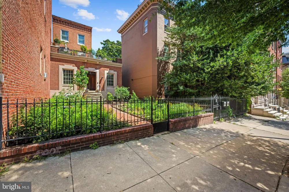 16 W READ STREET Baltimore, MD 21201