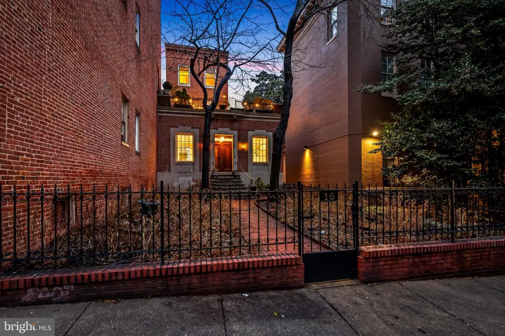 16 W READ STREET Baltimore, MD 21201