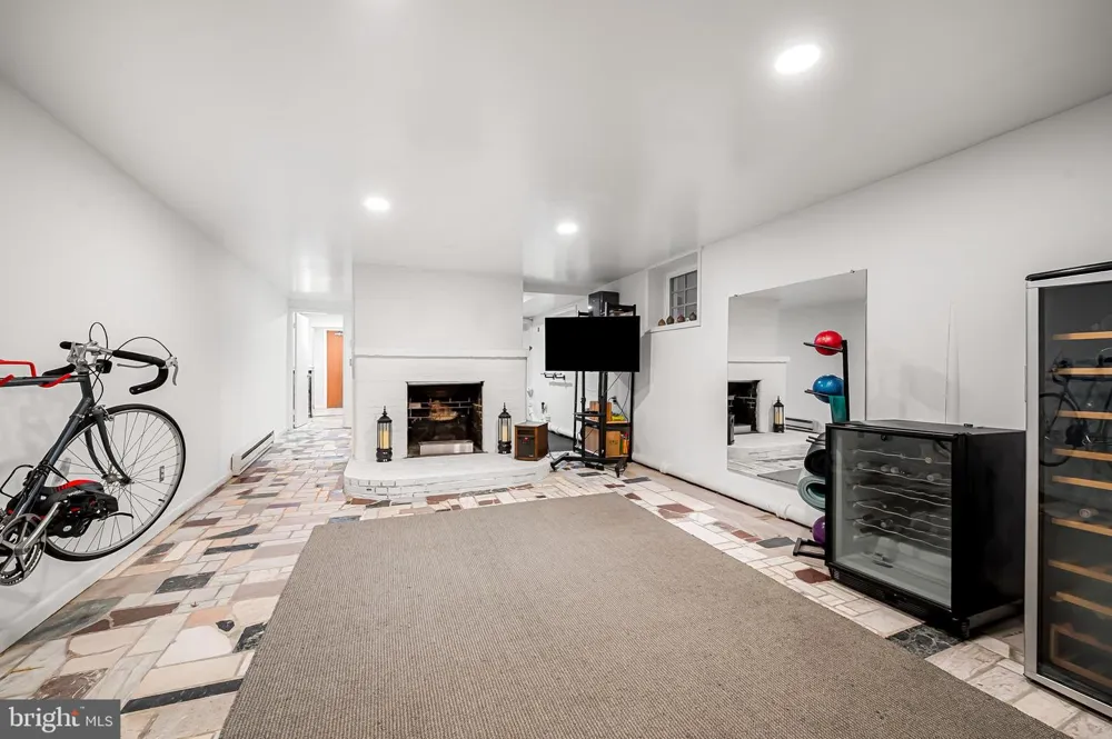 16 W READ STREET Baltimore, MD 21201