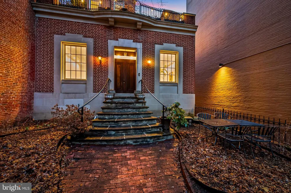 16 W READ STREET Baltimore, MD 21201