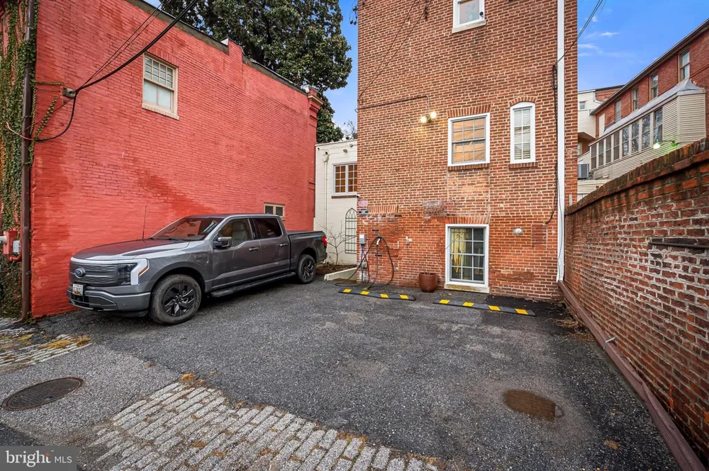 16 W READ STREET Baltimore, MD 21201