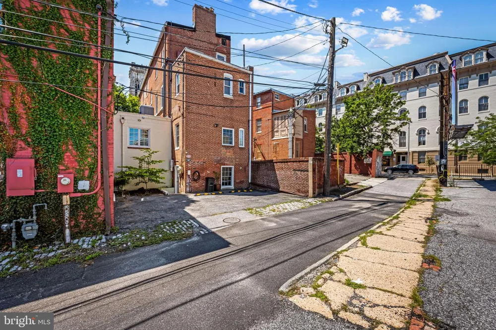 16 W READ STREET Baltimore, MD 21201