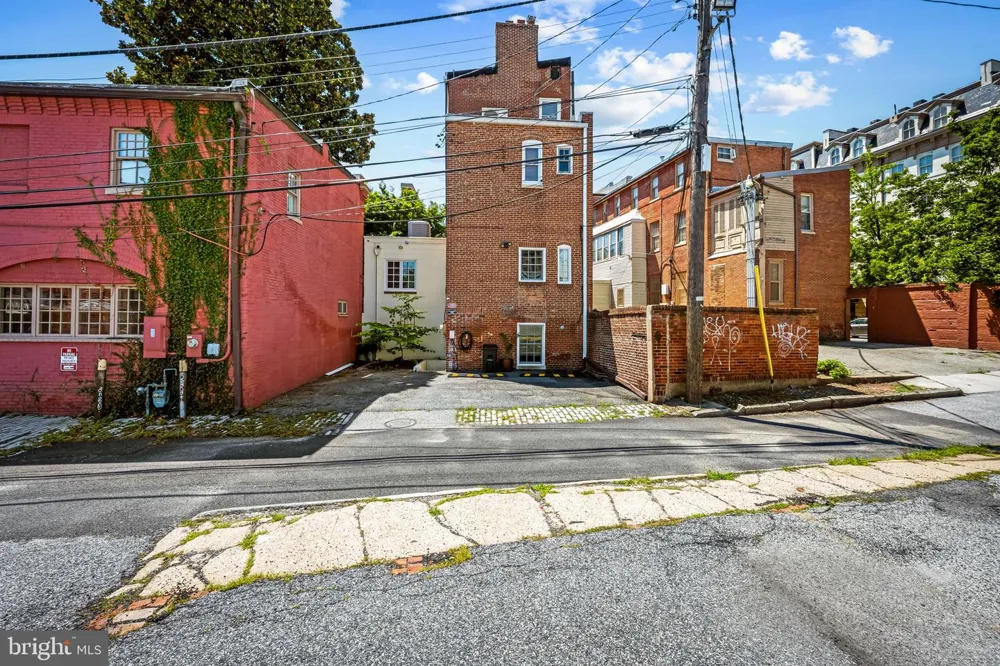 16 W READ STREET Baltimore, MD 21201