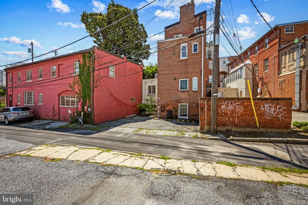 16 W READ STREET Baltimore, MD 21201