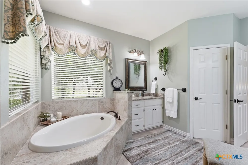 1196 Loch Lane Seguin, TX 78155