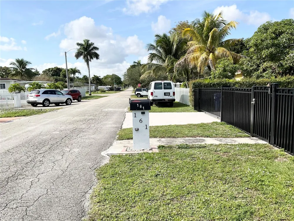 161 NW 145th St Miami, FL 33168