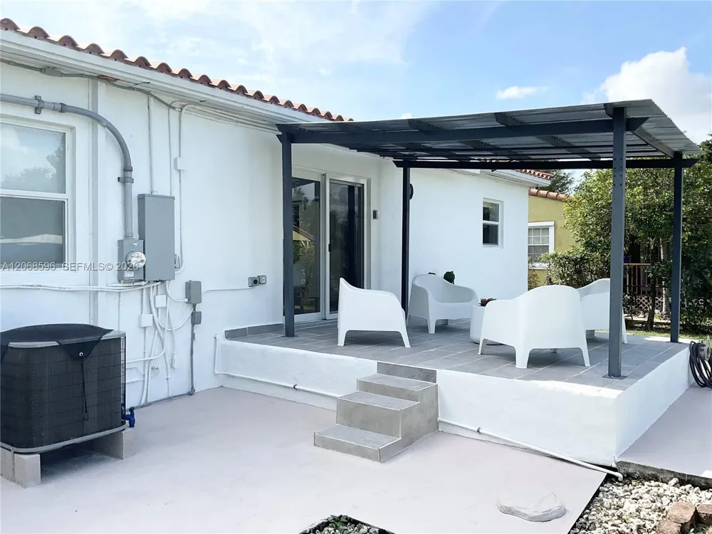 161 NW 145th St Miami, FL 33168