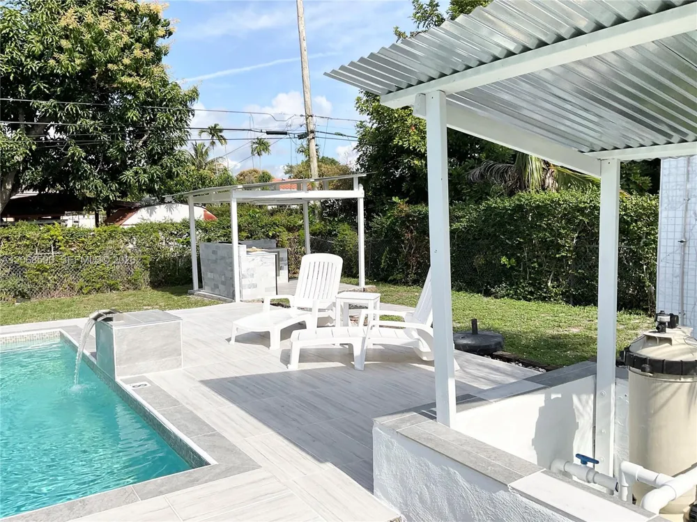 161 NW 145th St Miami, FL 33168