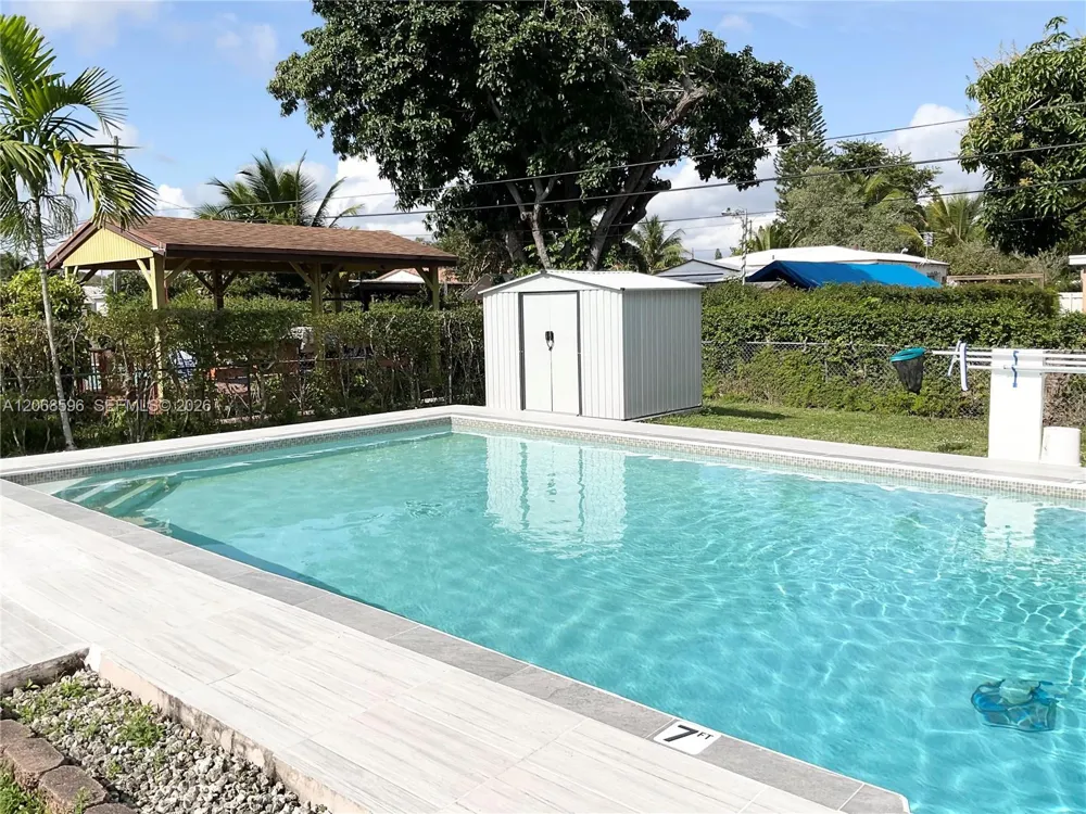 161 NW 145th St Miami, FL 33168