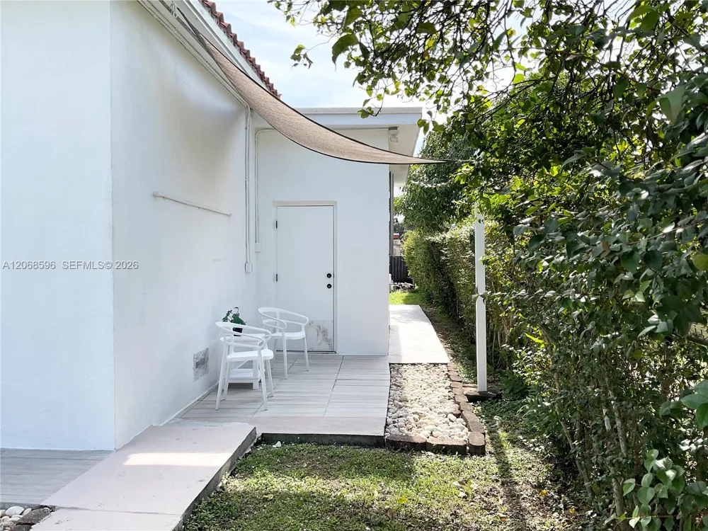 161 NW 145th St Miami, FL 33168