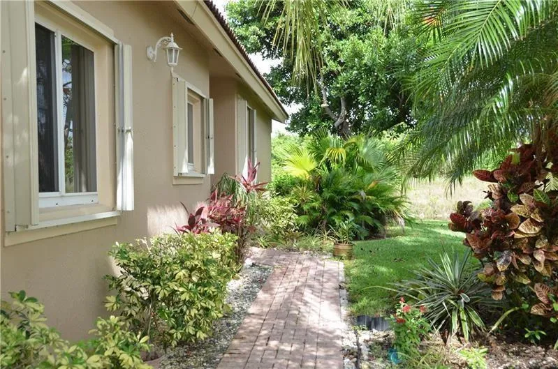 5766 NW 127th Terrace Coral Springs, FL 33076