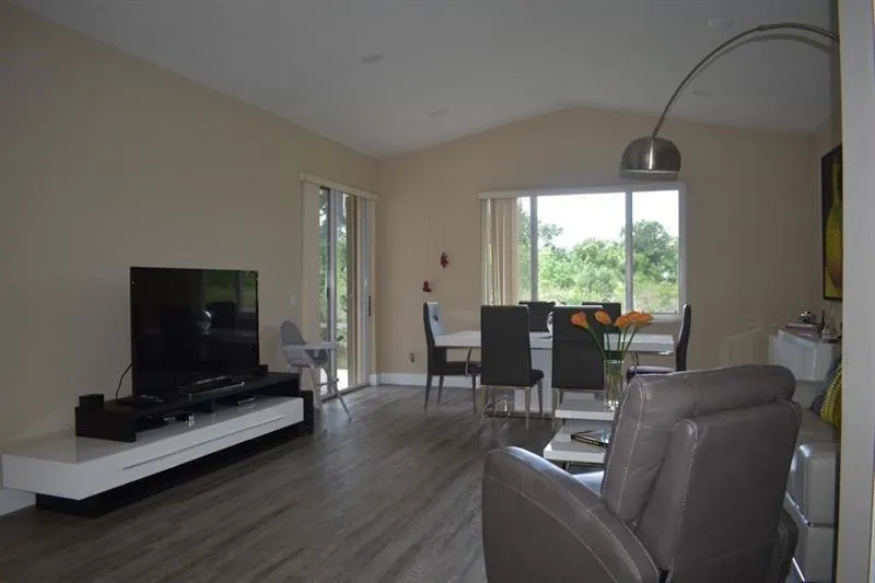 5766 NW 127th Terrace Coral Springs, FL 33076