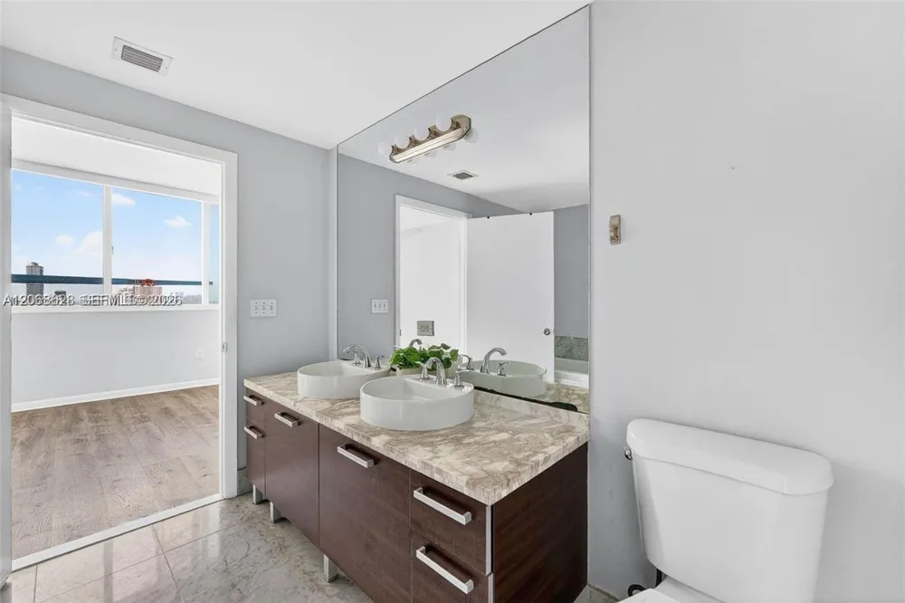 244 Biscayne Blvd #3702 Miami, FL 33132