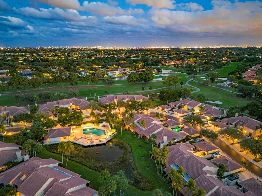 257 OLD MEADOW WAY Palm Beach Gardens, FL 33418