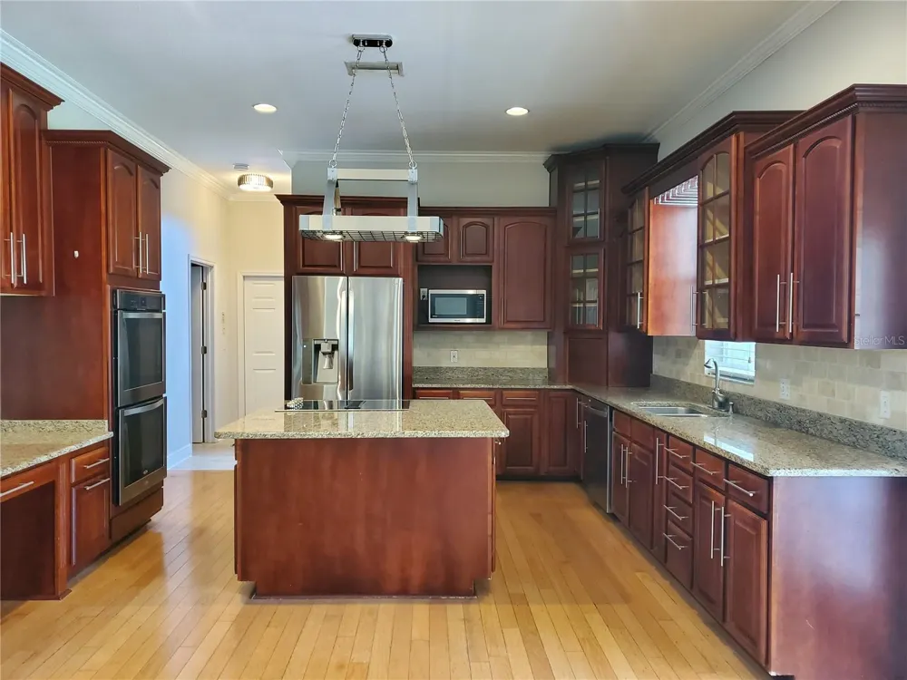 2121 FAIRFIELD AVENUE Brandon, FL 33510