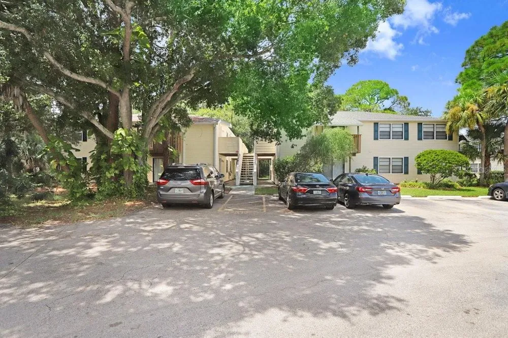 134 SYCAMORE LANE #F Oldsmar, FL 34677