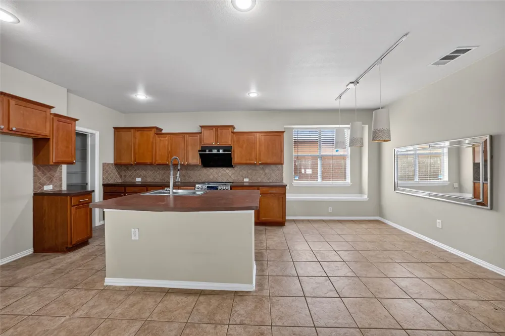 1833 Forsythe Drive Savannah, TX 76227
