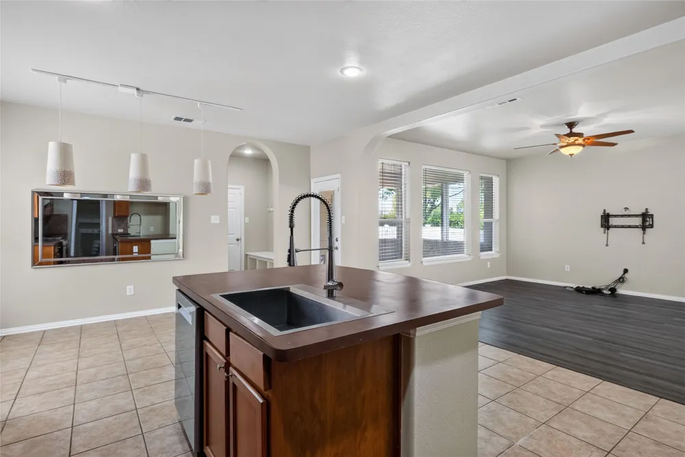 1833 Forsythe Drive Savannah, TX 76227