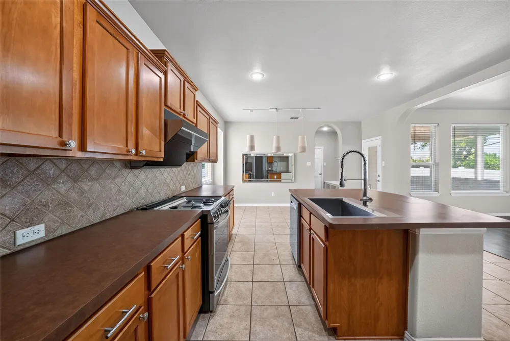 1833 Forsythe Drive Savannah, TX 76227