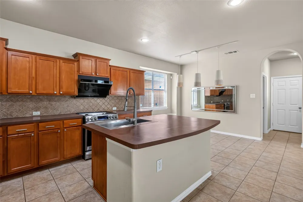 1833 Forsythe Drive Savannah, TX 76227