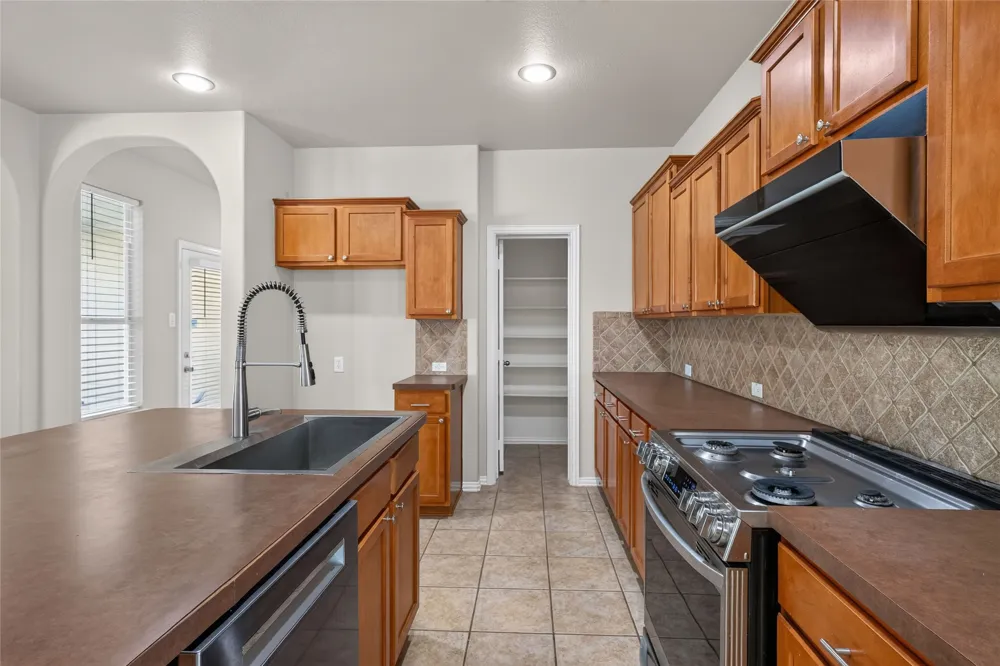 1833 Forsythe Drive Savannah, TX 76227