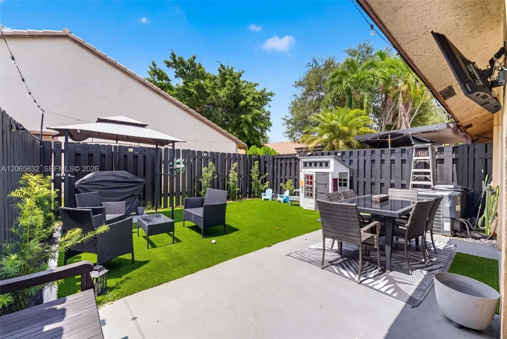 11083 NW 38th Pl Sunrise, FL 33351