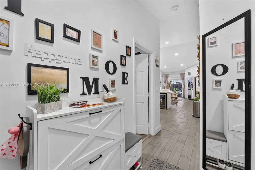 11083 NW 38th Pl Sunrise, FL 33351