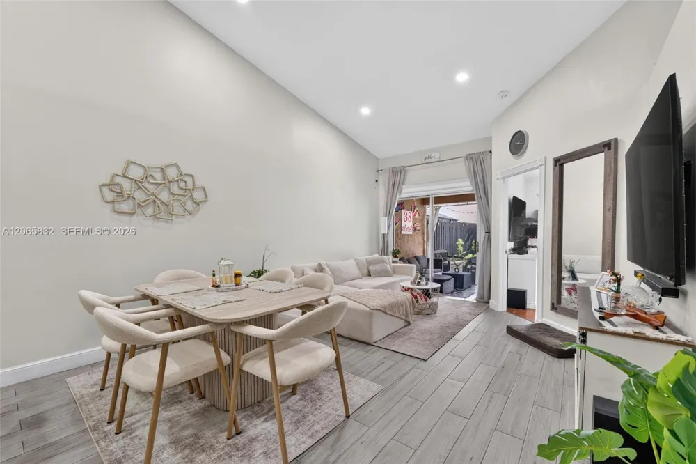 11083 NW 38th Pl Sunrise, FL 33351