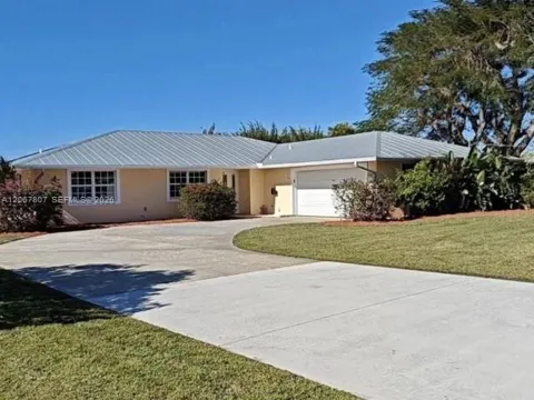 2472 NW Everglades Blvd