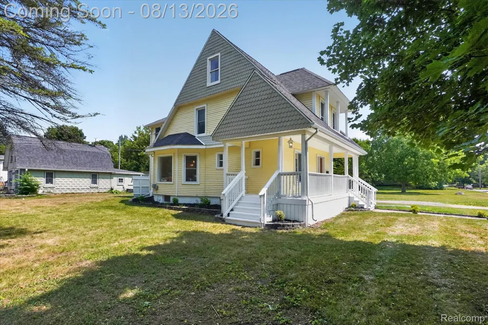403 Ellen Street E Fenton City, MI 48430