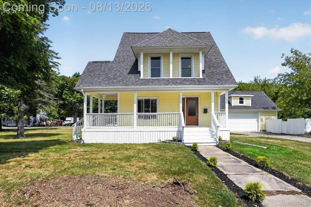403 Ellen Street E Fenton City, MI 48430