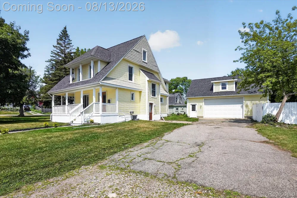 403 Ellen Street E Fenton City, MI 48430